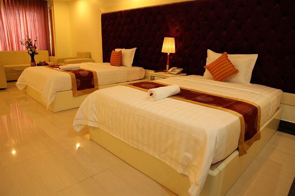 Huang Ting Hotel Phnom Pen Exterior foto